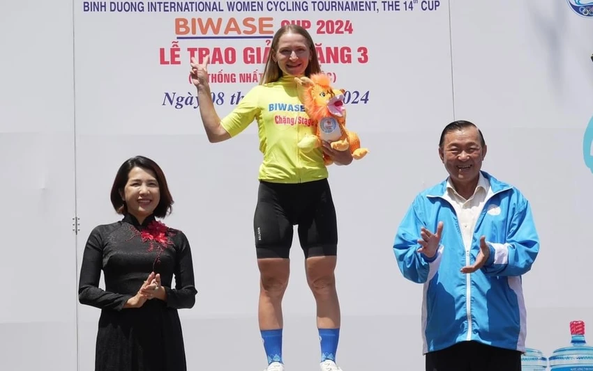 natalia-lat-do-ao-vang.JPG