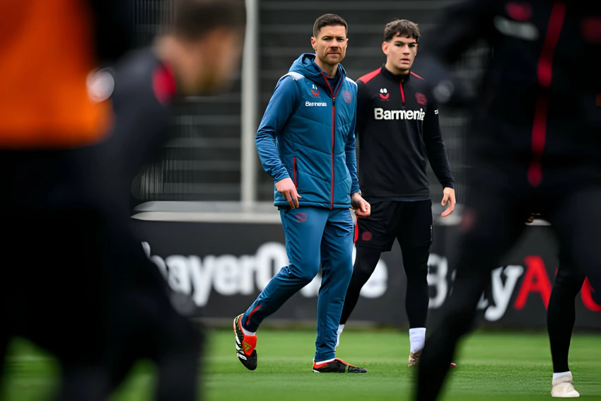 alonso-gui-loi-danh-thep-den-liverpool-1.jpg