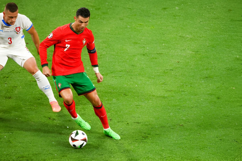 Ronaldo dứt điểm trúng đích nhất
