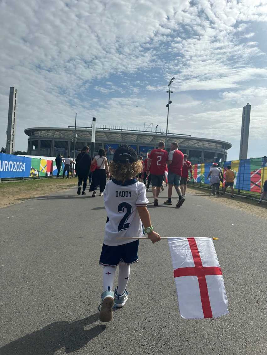 nguoi-yeu-cu-cua-kyle-walker-3.jpeg