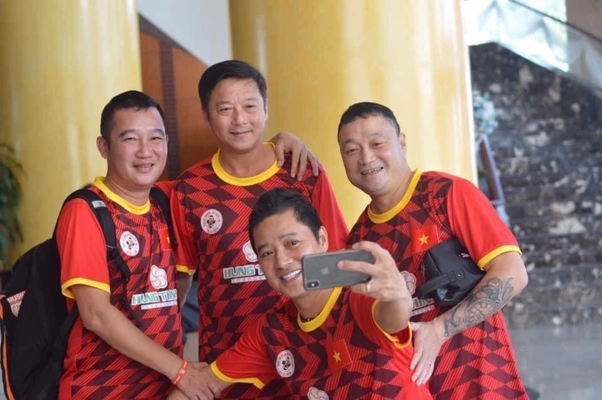 nguyen-hong-son-the-he-vang.JPG