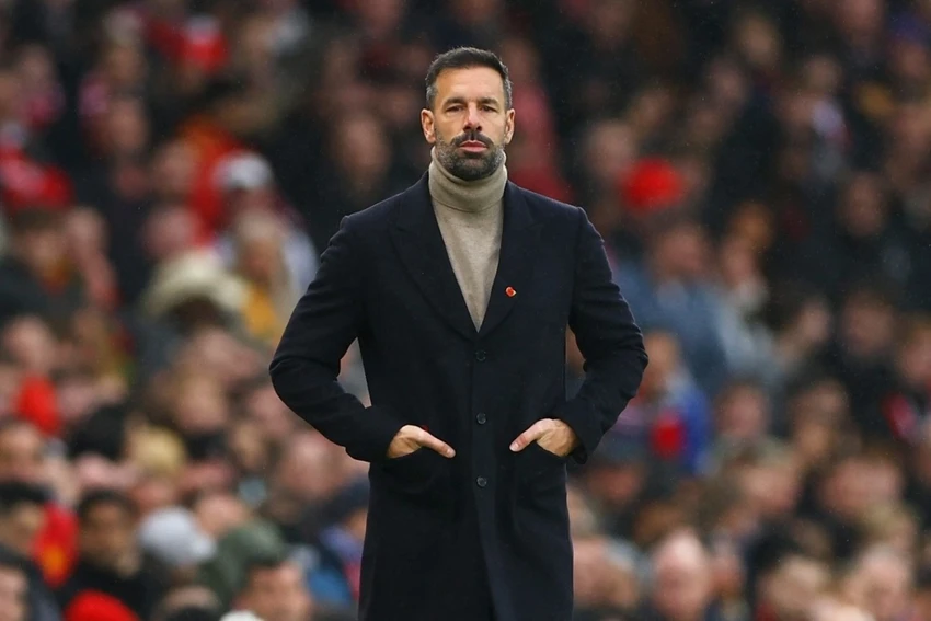 Nistelrooy lặng lẽ rời Manchester United