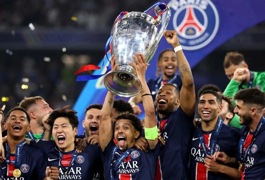 dieu-hanh-mung-chuc-vo-dich-uefa.jpg