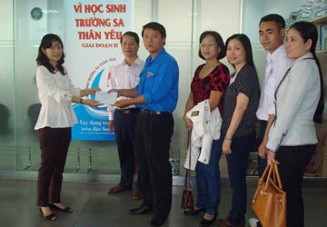 Trường Nguyễn Đình Chiểu ủng hộ học sinh Trường Sa ảnh 1 Trường Nguyễn Đình Chiểu ủng hộ học sinh Trường Sa ảnh 1