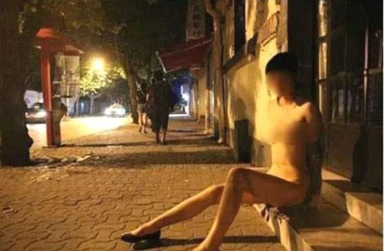 Kiều nữ thích khoe thân giữa phố bị cảnh sát Thượng Hải truy lùng ảnh 1 Kiều nữ thích khoe thân giữa phố bị cảnh sát Thượng Hải truy lùng ảnh 1