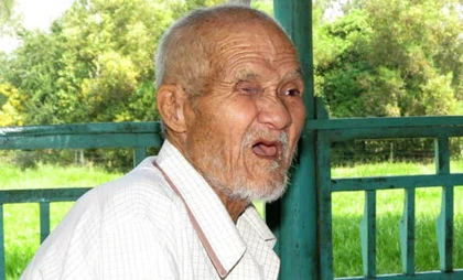 Ông lão ăn xin đã tích góp 25 cây vàng như nào? ảnh 1 Ông lão ăn xin đã tích góp 25 cây vàng như nào? ảnh 1