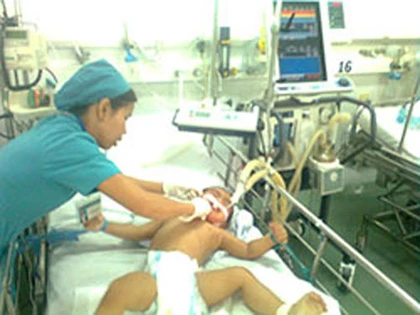 Suýt chết vì khát nước, uống nhầm xăng ảnh 2 Suýt chết vì khát nước, uống nhầm xăng ảnh 2