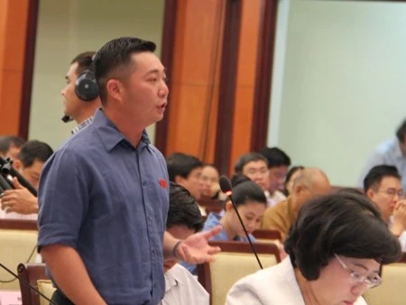 Con trai Bí thư TP.HCM lên chức Phó chủ tịch quận ảnh 1 Con trai Bí thư TP.HCM lên chức Phó chủ tịch quận ảnh 1