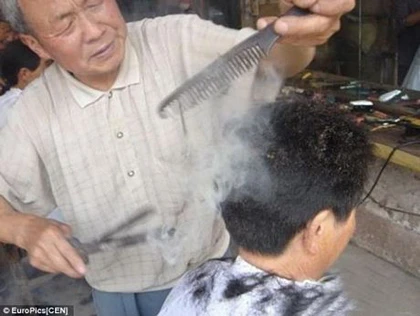 Kỳ quặc kiểu cắt tóc bằng kẹp nung nóng ảnh 1