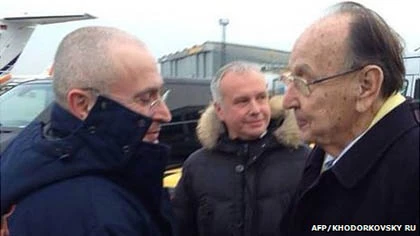 Trùm dầu mỏ Nga Khodorkovsky bay sang Đức sau khi được ân xá ảnh 1 Trùm dầu mỏ Nga Khodorkovsky bay sang Đức sau khi được ân xá ảnh 1