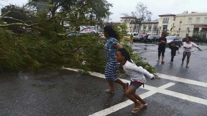 Siêu cuồng phong Haiyan "hủy diệt" Philippines, ít nhất 100 người chết ảnh 1 Siêu cuồng phong Haiyan "hủy diệt" Philippines, ít nhất 100 người chết ảnh 1
