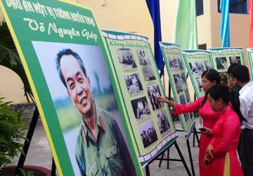 Đoàn đại biểu Quốc hội viếng mộ Đại tướng Võ Nguyên Giáp ảnh 1 Đoàn đại biểu Quốc hội viếng mộ Đại tướng Võ Nguyên Giáp ảnh 1