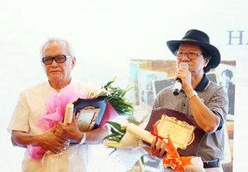 Trao giải Sách hay 2013 ảnh 1 Trao giải Sách hay 2013 ảnh 1