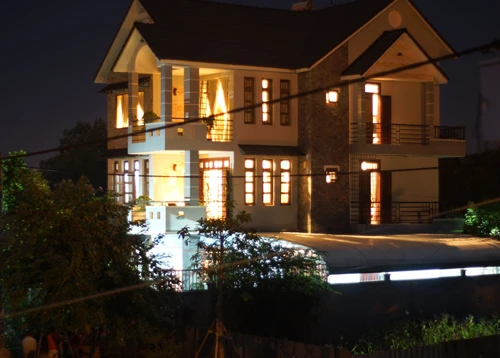 Bao vây biệt thự bắt nhóm giang hồ trong đêm ảnh 2 Bao vây biệt thự bắt nhóm giang hồ trong đêm ảnh 2