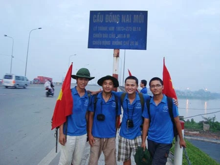4 chàng “Đôn Kihôtê” thời hiện đại đi bộ 1.800km ảnh 1 4 chàng “Đôn Kihôtê” thời hiện đại đi bộ 1.800km ảnh 1