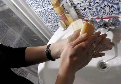 Nguy cơ tiềm ẩn trong các loại xà phòng diệt khuẩn Mỹ ảnh 1 Nguy cơ tiềm ẩn trong các loại xà phòng diệt khuẩn Mỹ ảnh 1