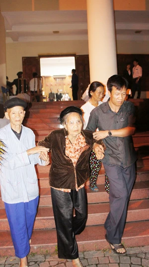 Người dân Quảng Bình tiễn đưa Đại tướng ảnh 3 Người dân Quảng Bình tiễn đưa Đại tướng ảnh 3