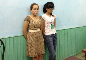 Bắt giam chủ nhà trẻ và bảo mẫu hành hạ trẻ em ảnh 1 Bắt giam chủ nhà trẻ và bảo mẫu hành hạ trẻ em ảnh 1