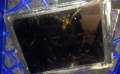 iPad phát nổ tại cửa hàng trưng bày của Vodafone ảnh 1 iPad phát nổ tại cửa hàng trưng bày của Vodafone ảnh 1