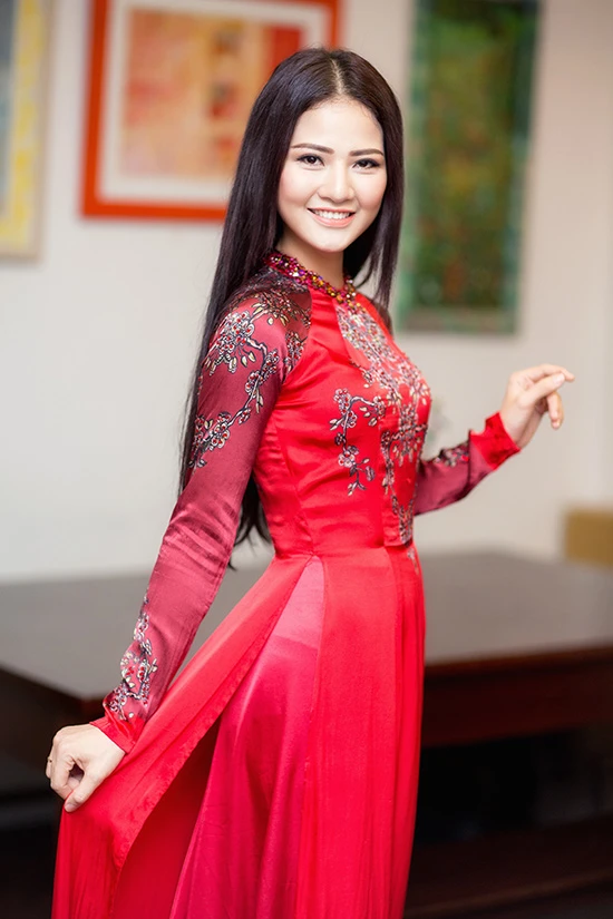 Trần Thị Quỳnh bán áo giá 100 triệu làm từ thiện ảnh 2 Trần Thị Quỳnh bán áo giá 100 triệu làm từ thiện ảnh 2