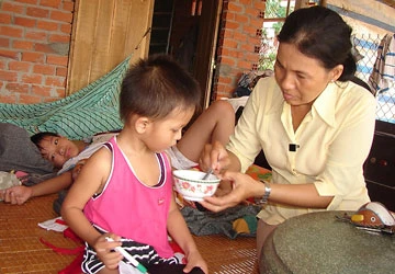 Phía sau bốn bị cáo câm điếc ảnh 2 Phía sau bốn bị cáo câm điếc ảnh 2