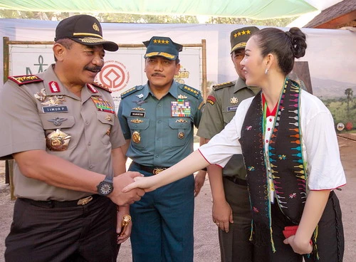 Lý Nhã Kỳ gặp gỡ Tổng thống và Tướng Indonesia ảnh 5 Lý Nhã Kỳ gặp gỡ Tổng thống và Tướng Indonesia ảnh 5