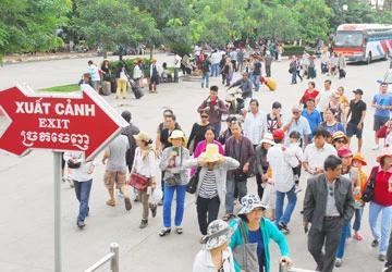 Khách hàng “méo mặt” vì giá tour tết ảnh 1