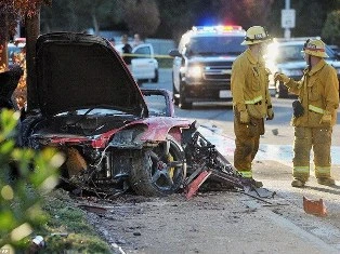 Cậu bé 8 tuổi cố cứu bố trong vụ tai nạn Paul Walker ảnh 1