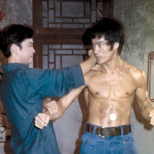 Lý Tiểu Long đột tử vì cú điểm huyệt "hẹn giờ chết" ảnh 4 Lý Tiểu Long đột tử vì cú điểm huyệt "hẹn giờ chết" ảnh 4