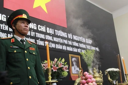Nhân dân Quảng Bình tiễn đưa đại tướng ảnh 1 Nhân dân Quảng Bình tiễn đưa đại tướng ảnh 1