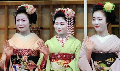 Ngắm các nữ sinh geisha Nhật xuống phố ảnh 2 Ngắm các nữ sinh geisha Nhật xuống phố ảnh 2