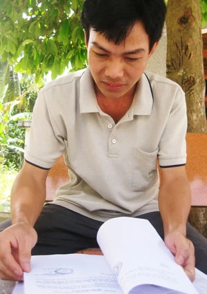 Bị thôi việc vì… tố sai bí thư xài bằng giả ảnh 1 Bị thôi việc vì… tố sai bí thư xài bằng giả ảnh 1