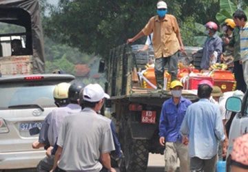 Vớt được xe và bốn người bị lũ cuốn ảnh 2 Vớt được xe và bốn người bị lũ cuốn ảnh 2