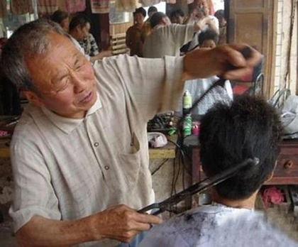 Kỳ quặc kiểu cắt tóc bằng kẹp nung nóng ảnh 3