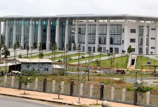 Nhiều trụ sở hoành tráng ảnh 1