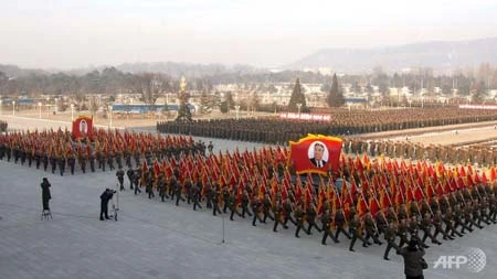 Binh sỹ Triều Tiên duyệt binh, thề quyết tử vì Kim Jong-un ảnh 1 Binh sỹ Triều Tiên duyệt binh, thề quyết tử vì Kim Jong-un ảnh 1