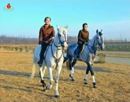 Vì sao anh em ruột ông Kim Jong-un không "xuất đầu lộ diện"? ảnh 2 Vì sao anh em ruột ông Kim Jong-un không "xuất đầu lộ diện"? ảnh 2