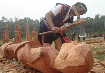 Khai mạc trại sáng tác điêu khắc Tây Nguyên ảnh 1 Khai mạc trại sáng tác điêu khắc Tây Nguyên ảnh 1