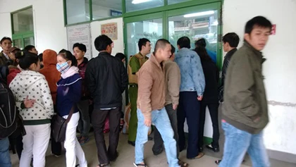 Tưới xăng thiêu bạn gái rồi ngồi cạnh... nhìn ảnh 2