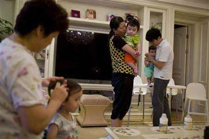 Nhà giàu TQ thuê người Mỹ đẻ hộ ảnh 3 Nhà giàu TQ thuê người Mỹ đẻ hộ ảnh 3