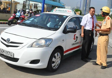 Truy xe vi phạm không đóng phạt ảnh 1