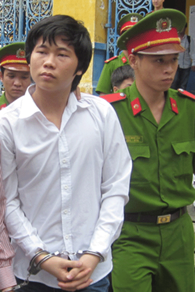 Đang ngủ bị đánh, thiếu niên đâm chết người ảnh 1