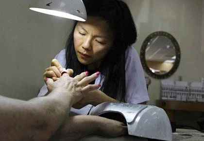 Thợ nail Việt ở Mỹ lo hóa chất độc hại ảnh 1 Thợ nail Việt ở Mỹ lo hóa chất độc hại ảnh 1
