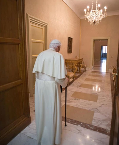 Cựu Giáo hoàng Benedict XVI làm gì trong ngày đầu “tự do”? ảnh 1 Cựu Giáo hoàng Benedict XVI làm gì trong ngày đầu “tự do”? ảnh 1