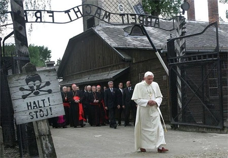 Nhìn lại cuộc đời Giáo hoàng Benedict XVI ảnh 9 Nhìn lại cuộc đời Giáo hoàng Benedict XVI ảnh 9