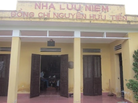 Liệt sĩ Nguyễn Hữu Tiến - Người vẽ lá cờ Tổ quốc ảnh 4 Liệt sĩ Nguyễn Hữu Tiến - Người vẽ lá cờ Tổ quốc ảnh 4