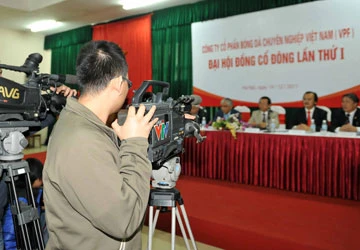 “Chưa đủ “đồ chơi”, VPF đã ra đòn” ảnh 1