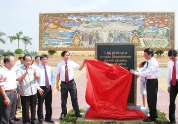 Khánh thành bức phù điêu về Bác Hồ ảnh 1 Khánh thành bức phù điêu về Bác Hồ ảnh 1