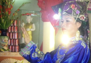 Nhộn nhịp mê tín dị đoan ở Đồng Nai ảnh 3 Nhộn nhịp mê tín dị đoan ở Đồng Nai ảnh 3
