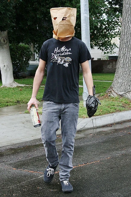 Muôn kiểu đối phó hài hước với paparazzi của sao ảnh 8